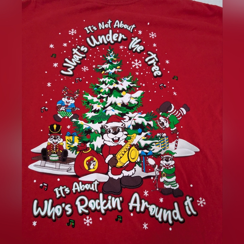 Buc-ee's Christmas Tee What's Under The Tree Who's Rockin Around It Large